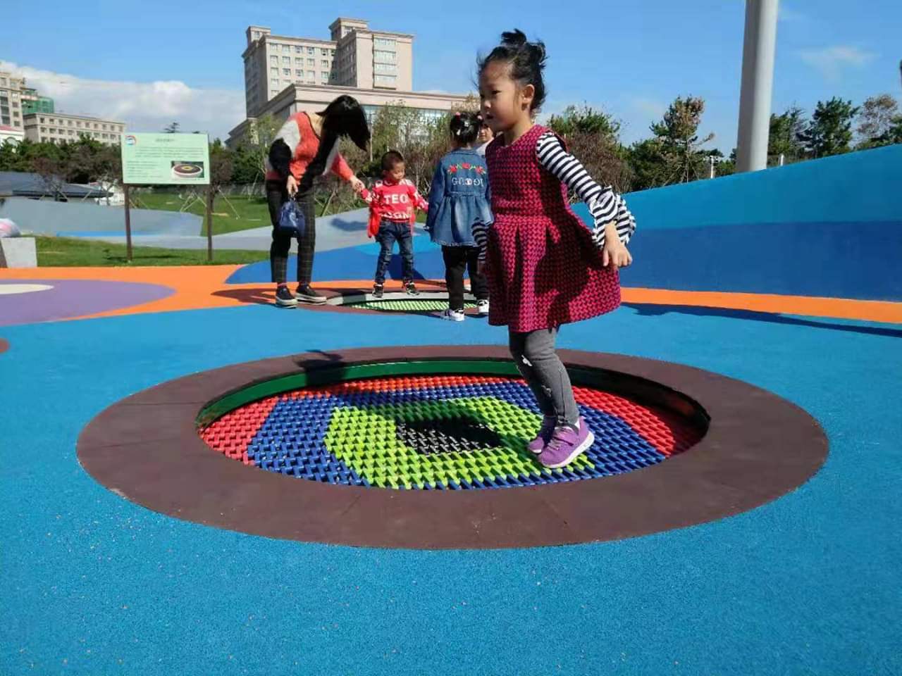 Featured image for the outdoor parks with trampolines guide